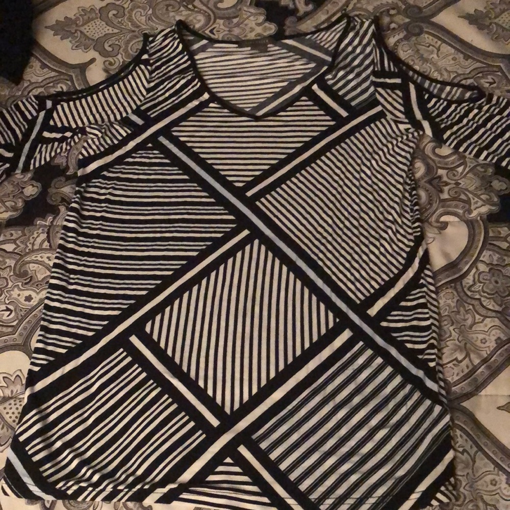 Short Sleeve cold shoulder top.